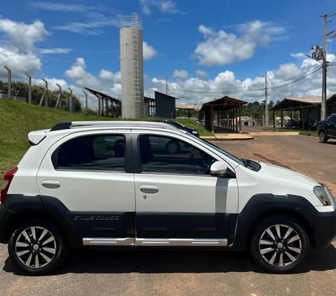 TOYOTA ETIOS 1.5 XLS 16V FLEX 4P MANUAL TOYOTA ETIOS 1.5 XLS 16V FLEX 4P MANUAL